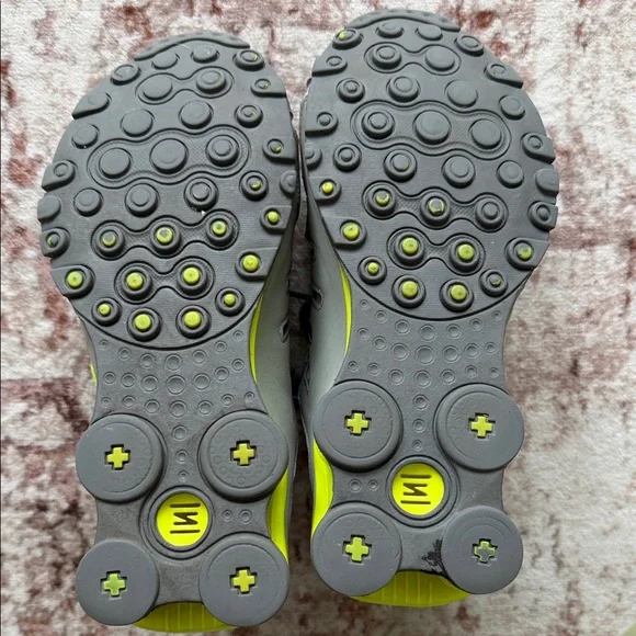 Nike Shox Gray Sneakers with Neon Accents - Picture 7 of 7